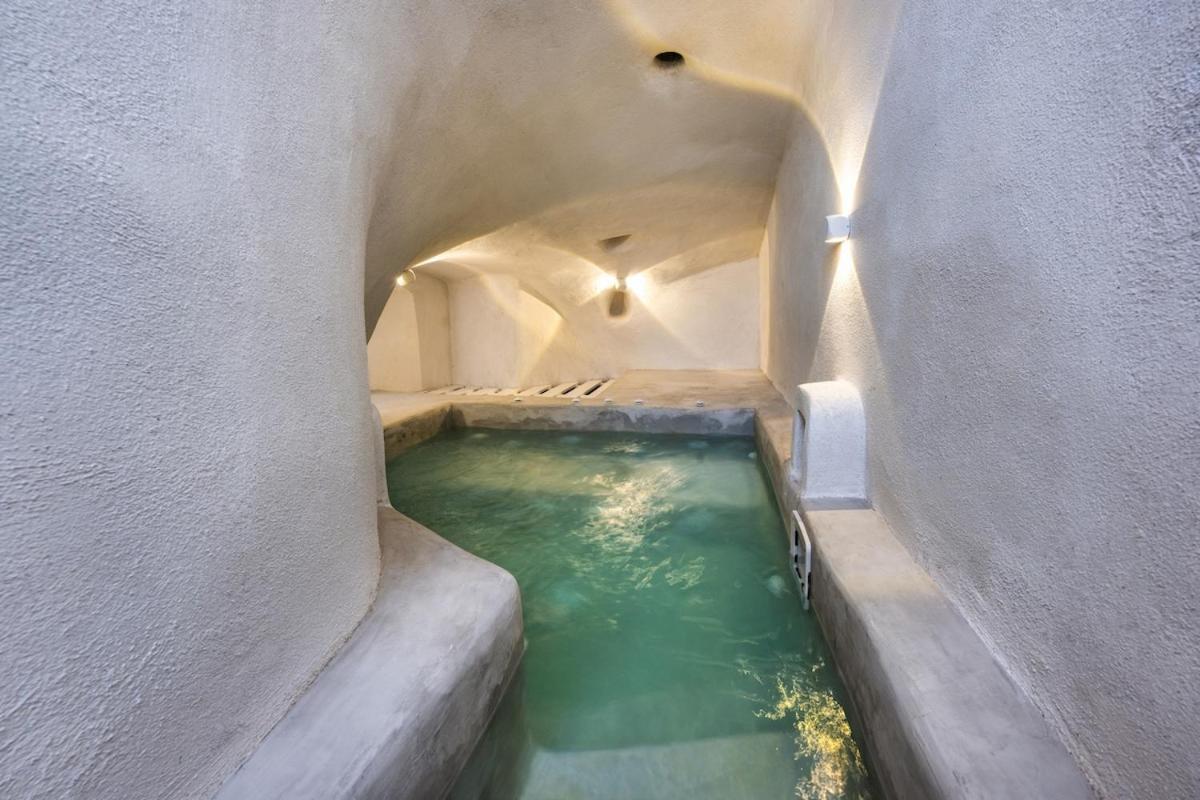 Gilbert'S Cave With Cave Jacuzzi Villa Megalochori  Exterior photo