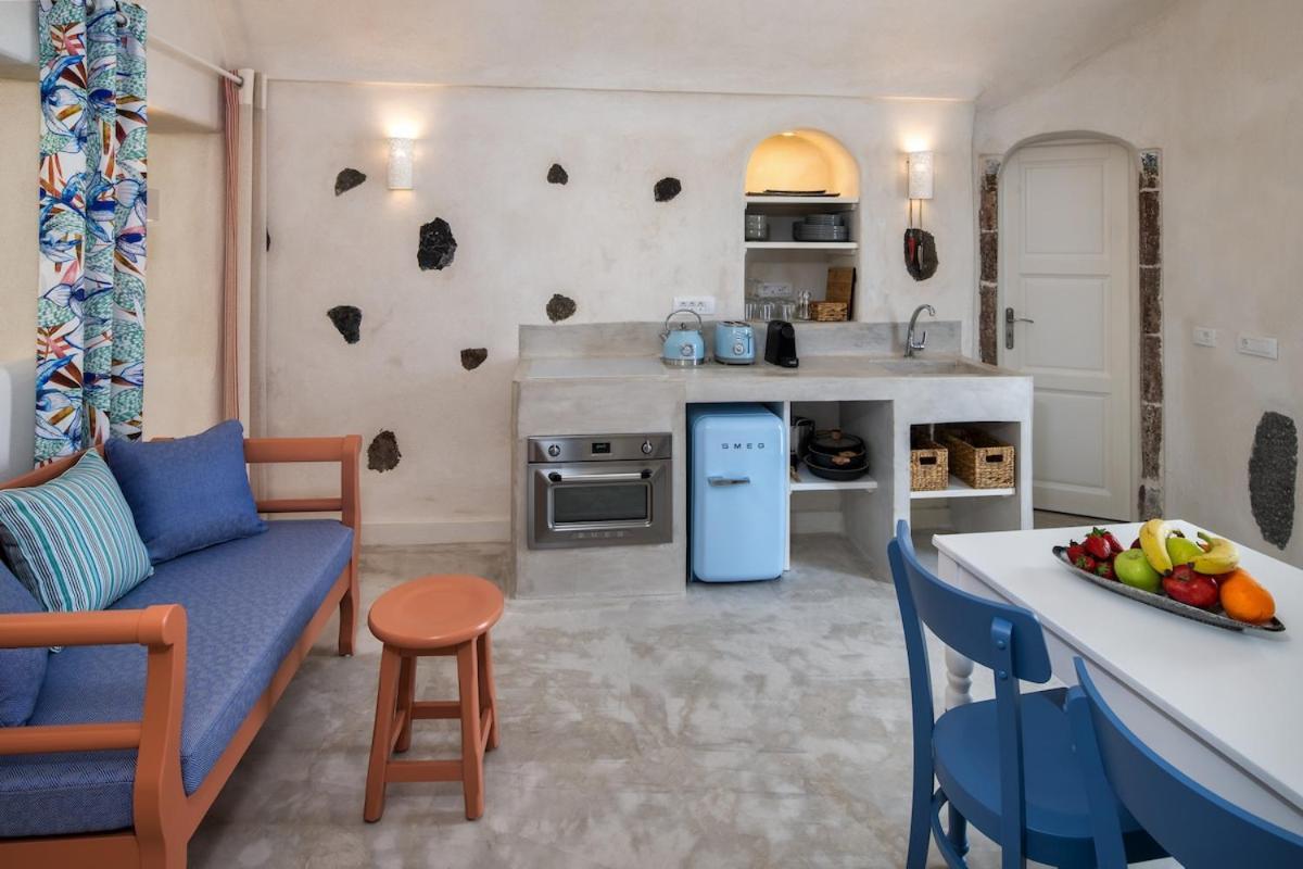 Gilbert'S Cave With Cave Jacuzzi Villa Megalochori  Exterior photo